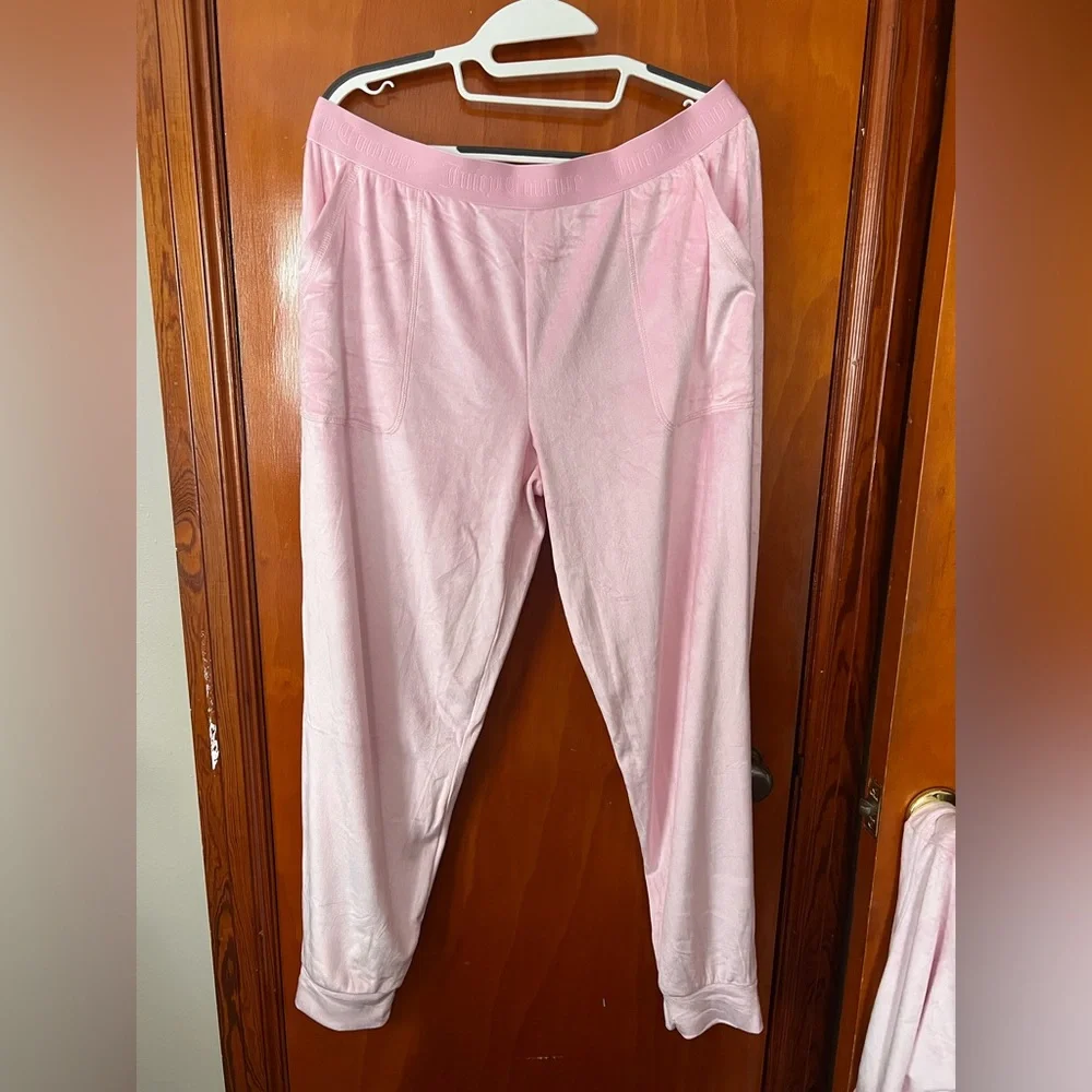 Pink Juicy Couture Lounge Set - Picture 6 of 9